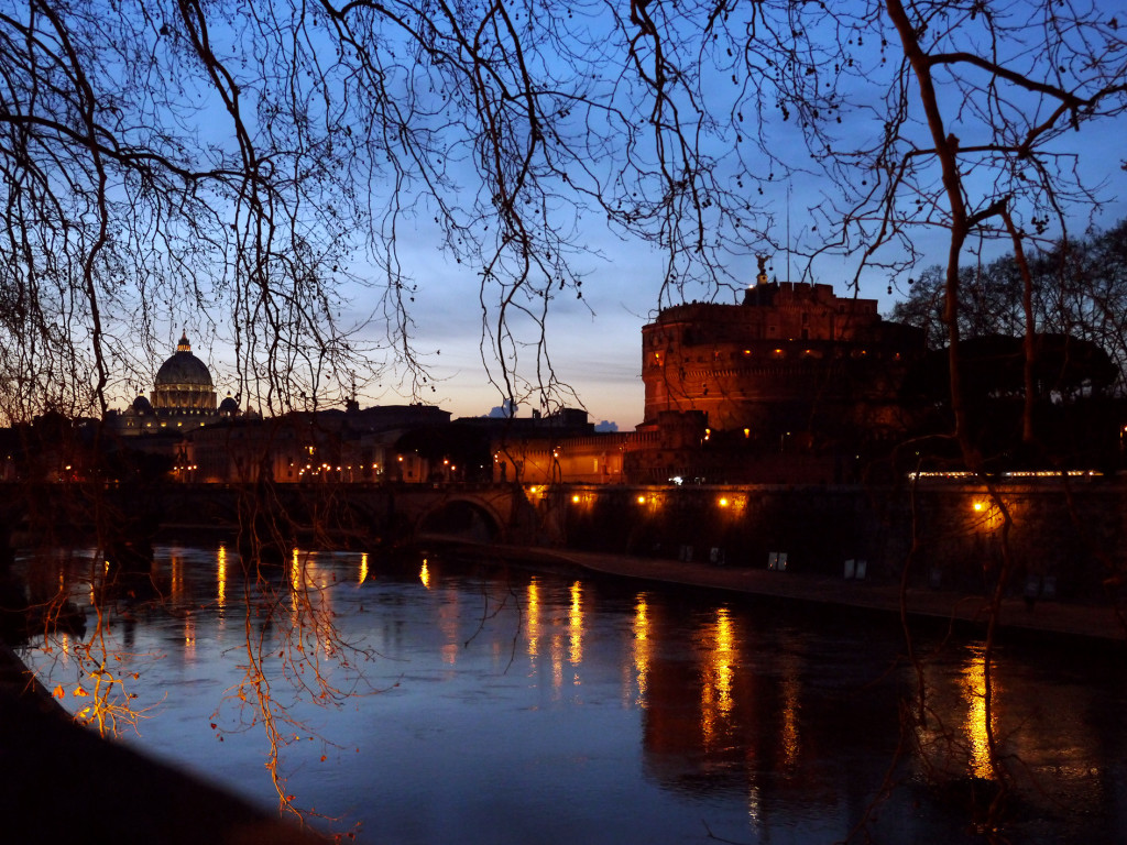 Rome, le Tibre, château saint-ange et basilique saint-pierre